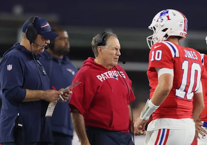Bill O’Brien and head coach Bill Belichick talk with Mac Jones during the second quarter of last Sunday’s game at Gillette Stadium.